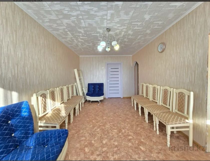 Продаю 2 х комнат квартиру .