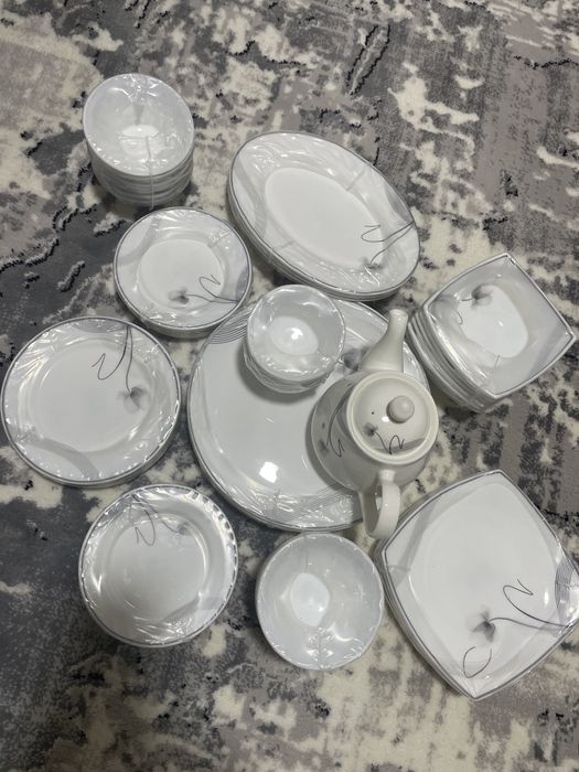 Продаеться посуда на 12 персон, 86 предметов, новая.