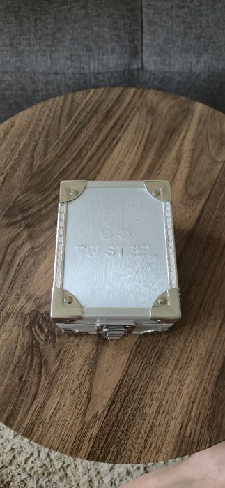 Продавам Часовник TW STEEL Оригинал