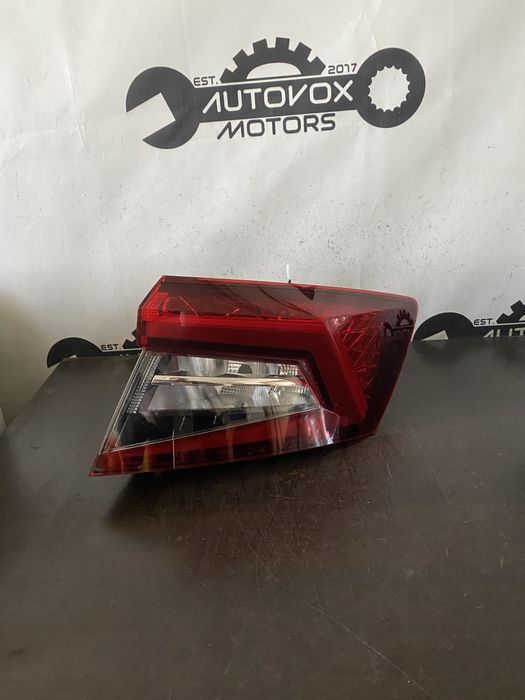 Stop dreapta bec si led pe aripa Skoda Karoq generatia 1