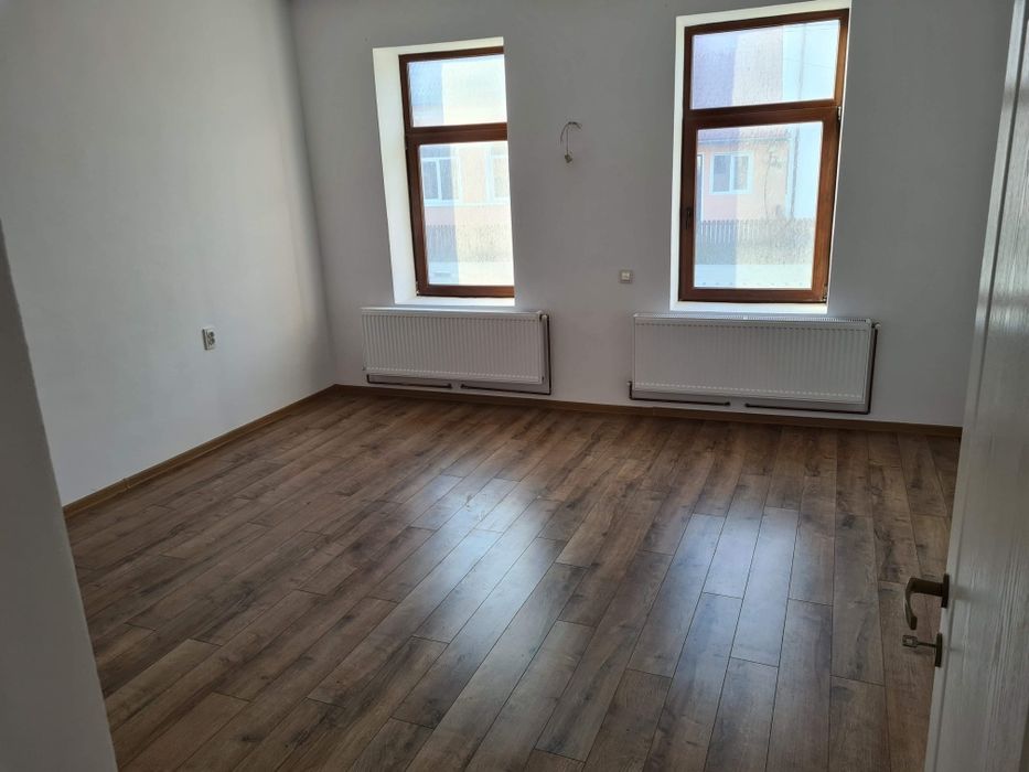 Inchiriez casa in Arpasu de jos