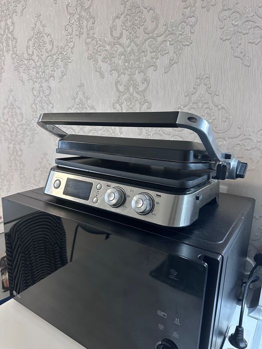 Продавам електрически грил Tefal OptiGrill Elite XL GC760D30