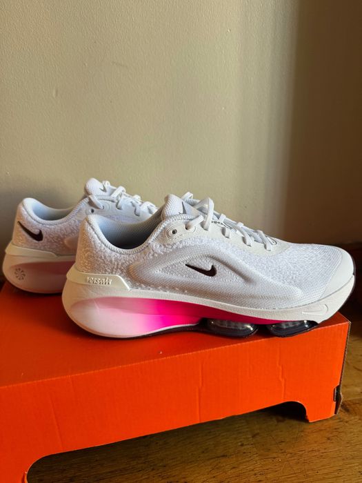 Преливащ Найк бял с розово, W Nike Versair