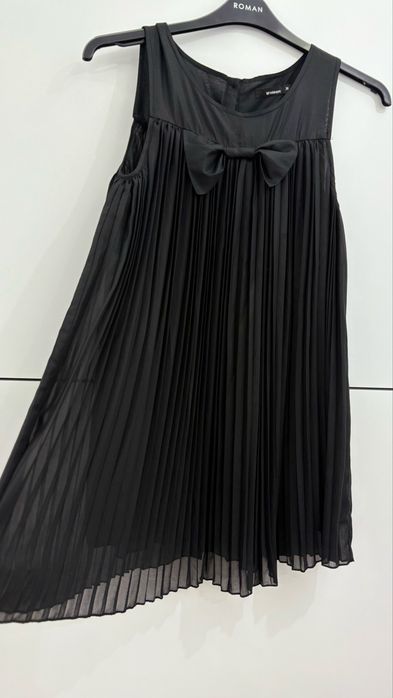 Minimum черна плисирана стилна рокля