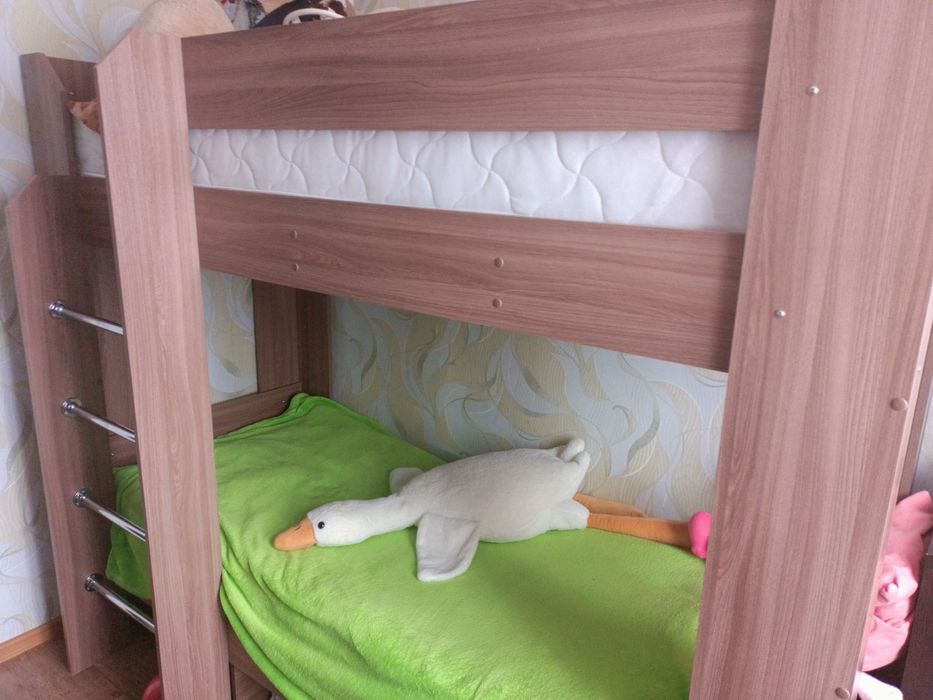 Продам двухъярусную кровать