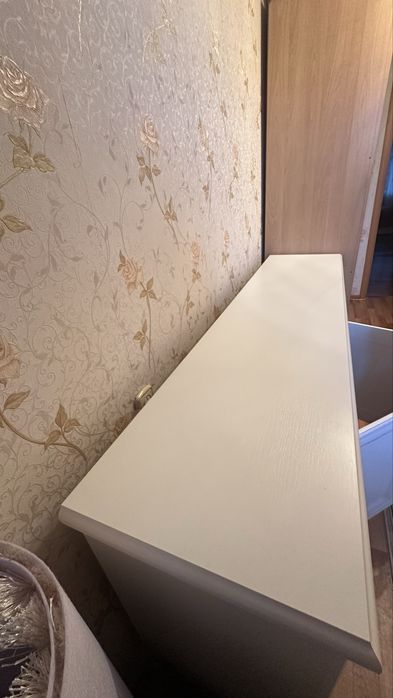 Продам комод белый в хорошем состояний