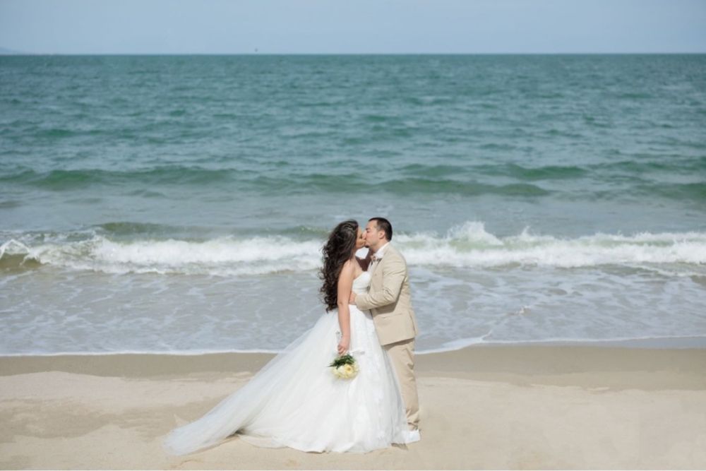 Сватбена рокля размер М с гол гръб