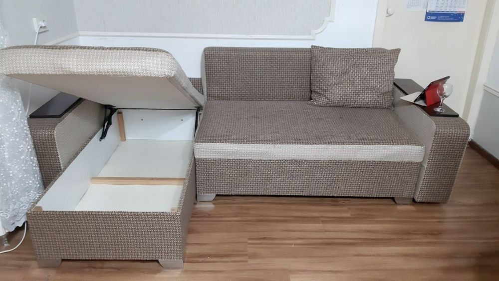 Диван сотилади. Тросформер