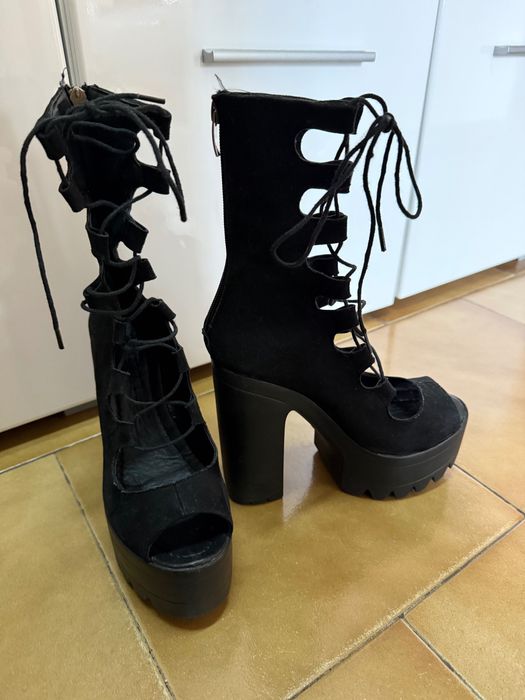 Черни обувки на ток