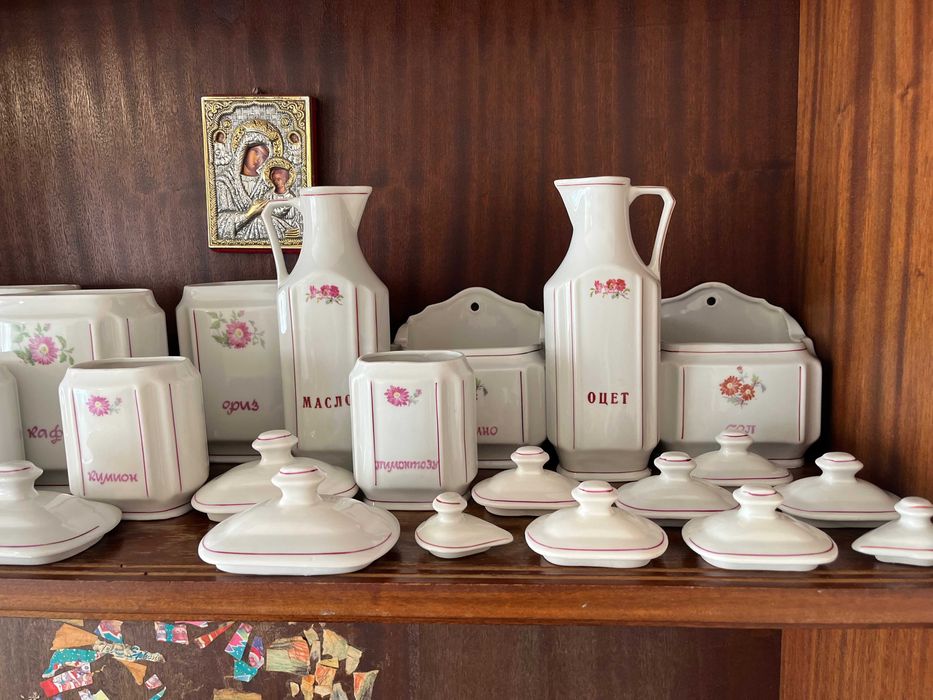 Български порцеланов сервиз за подправки 15+4