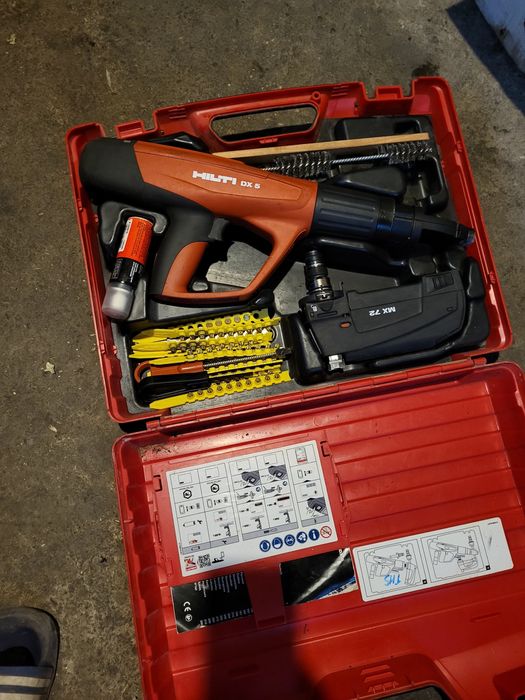 Pistol dătut cuie în beton HILTI DX5