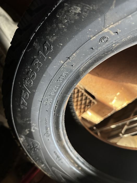 Продам шипованную резину