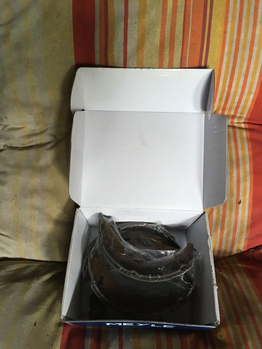 Оригинални, Мейле Накладки за ръчна спирачка на мерцедес W221 S класа.