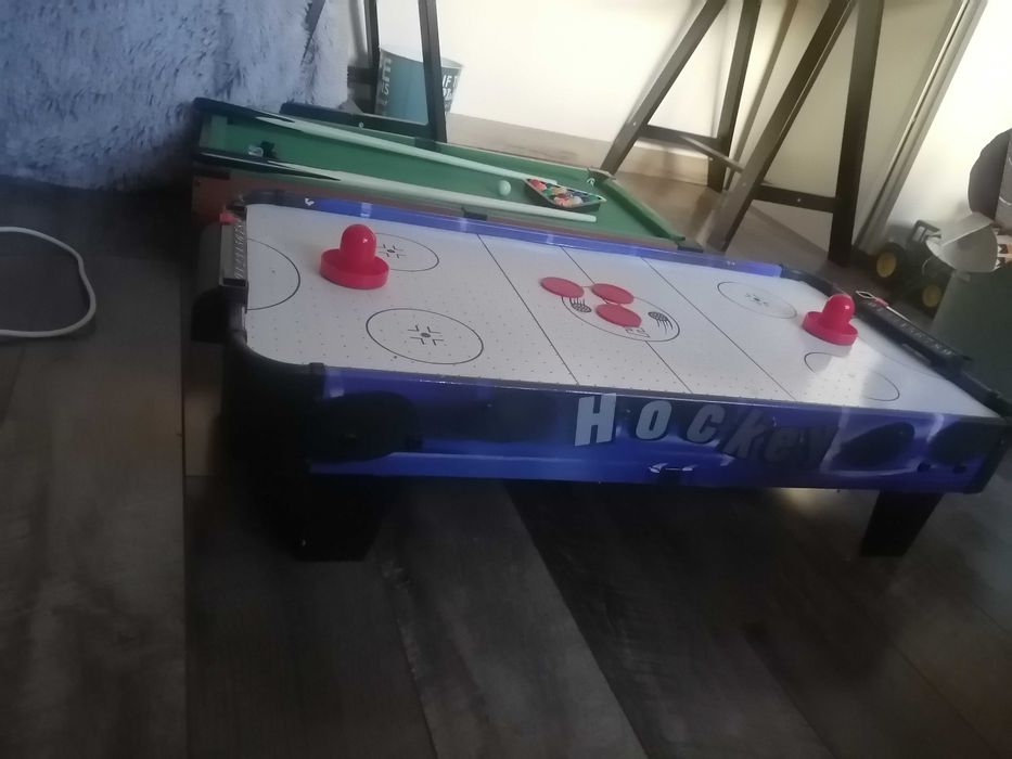 Masa de biliard și masa de airhockey