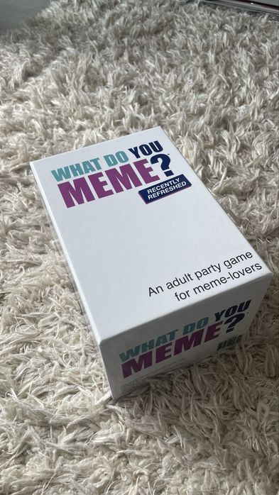 Joc nou de societate - What do you meme?