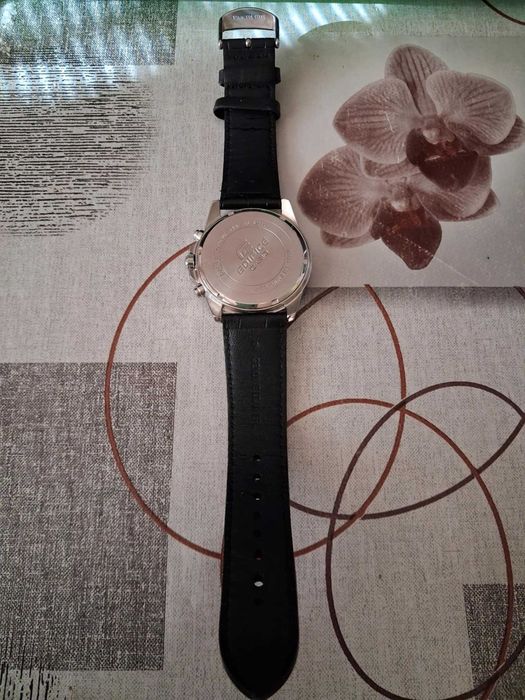 Продавам casio edifice