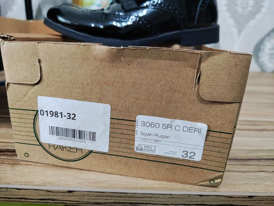 Продам детские туфли