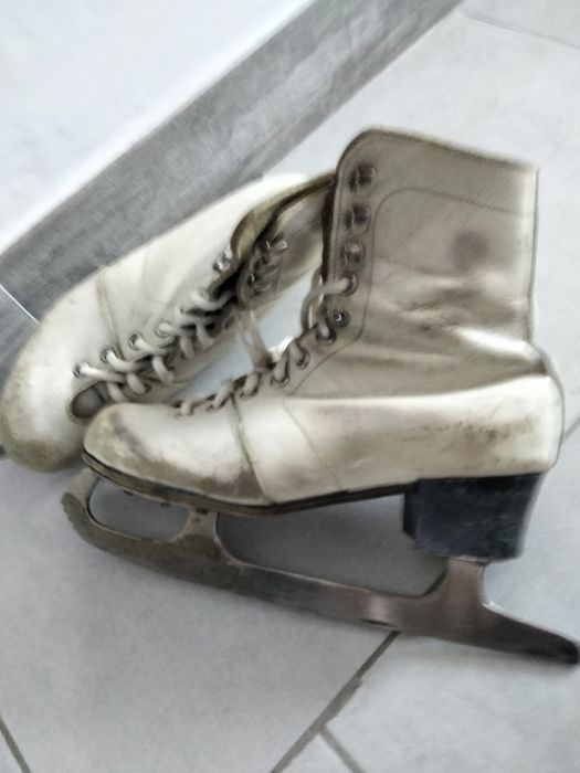 Продаются фигурные коньки