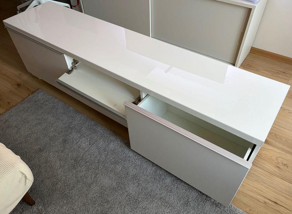 TV шкаф BESTA IKEA отличен