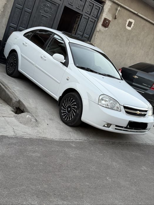 Lasetti 1.6 avtomat sotiladi