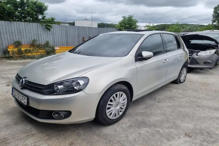Dezmembrez  VW Golf 6, an 2009, motor 1.6 benzina 102cp cod motor BSE,  dezmembrari piese cutie