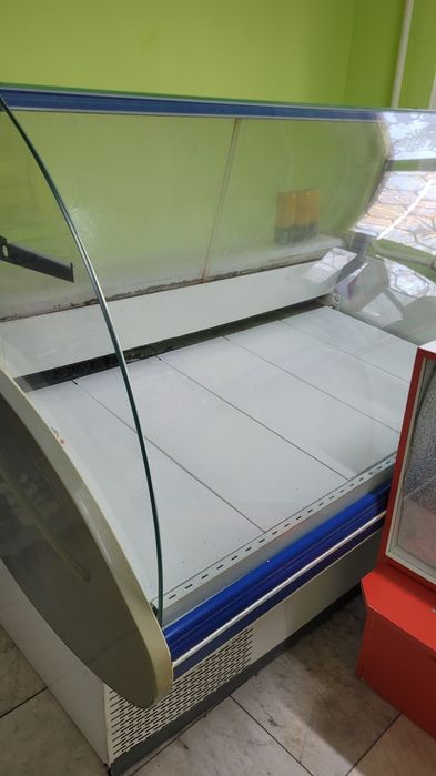 Продам витринный холодильник