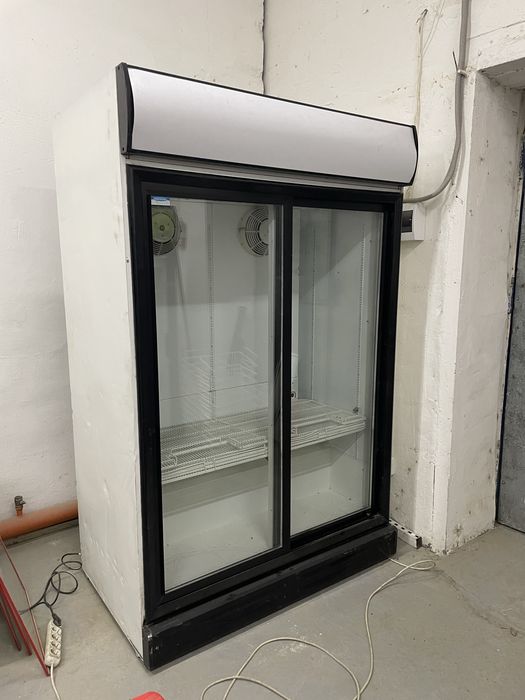Шкаф холодильник витринный