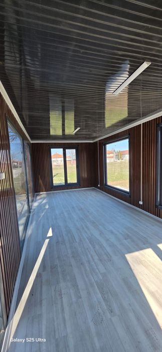 Наличен.Продавам модерен преносим модул, с визия за съвременен бизнес.