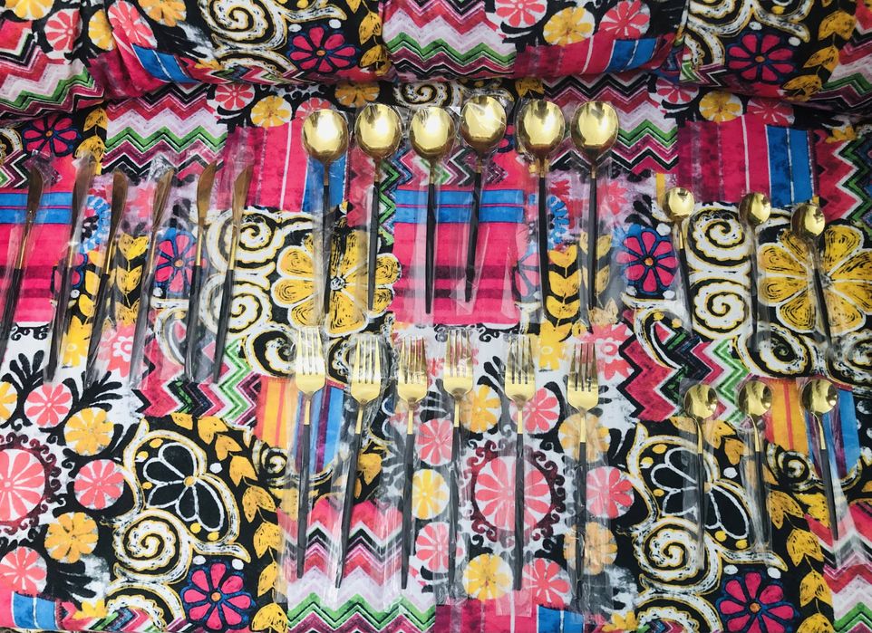 NOU - Set tacâmuri 24 piese, stil portughez, auriu-negru