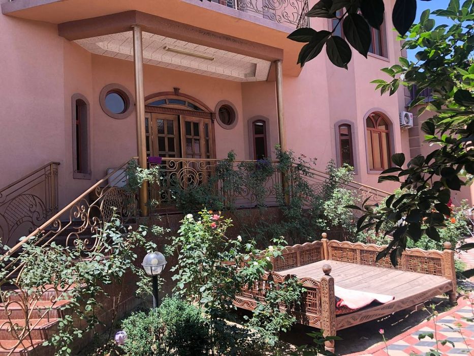 Сергели Янгихаетда 1 линияда участка. Бизнес учун хам яхши локация