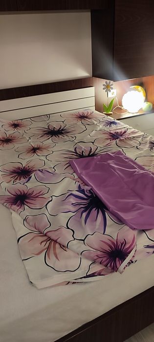 Lenjerie de pat, mov-alb, material fin satinat, nou