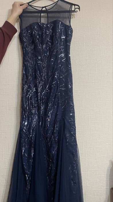 Продаются платья вечерние