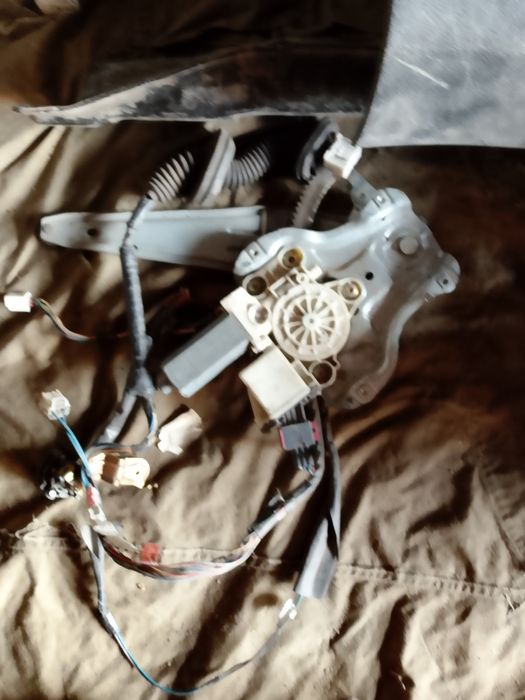 Продам запчасти таета авенсис