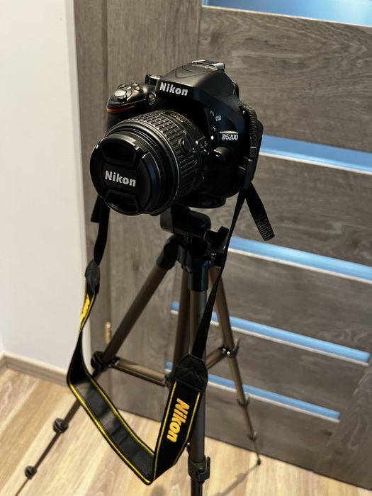 Nikon D5200 – sub 20.000 cadre + kit complet + geantă cadou