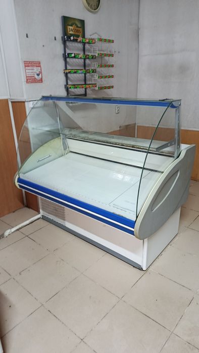 Продается витрина холодильник. 2 штуки.