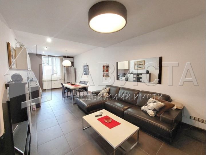 Дава се под наем Тристаен апартамент в София, Център - 81 кв.м за 850 € - Снимка #1