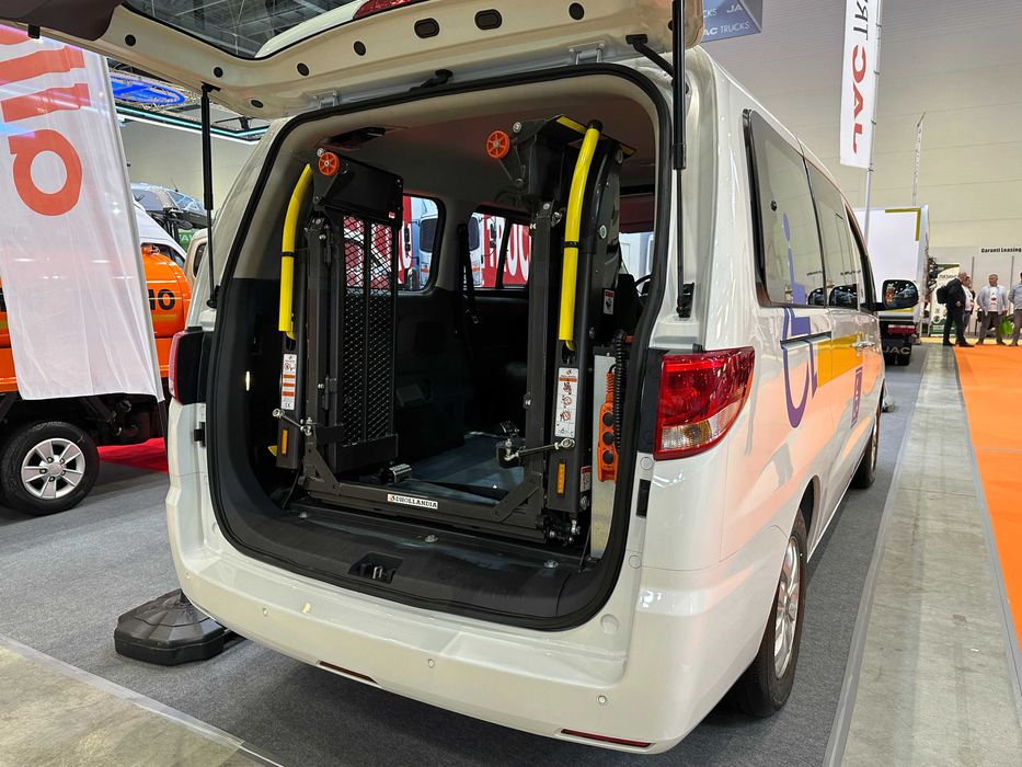 JAC M4  Иватакси