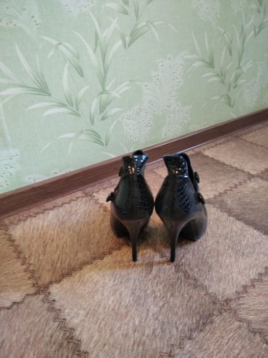 Полусапожки на шпильке