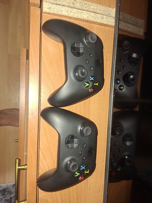 Vând xbox series x  impecabil
