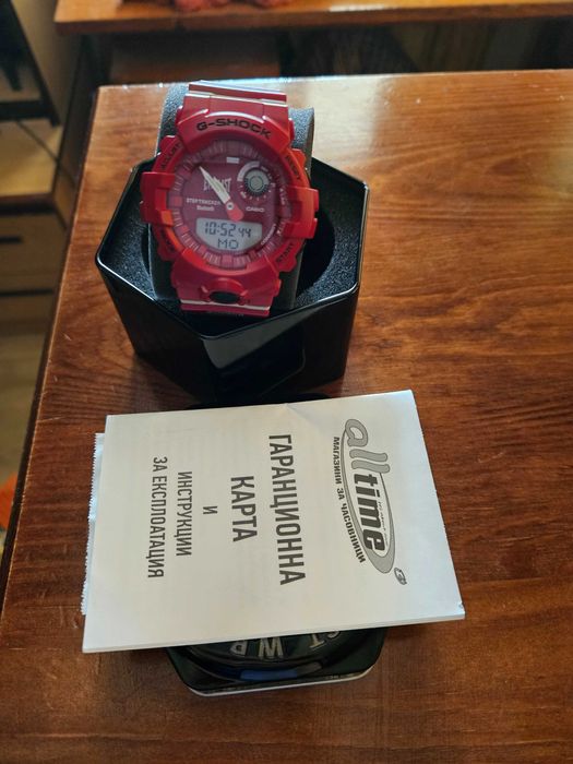 Часовник Casio, червен. Модел GBA-800EL-4AER