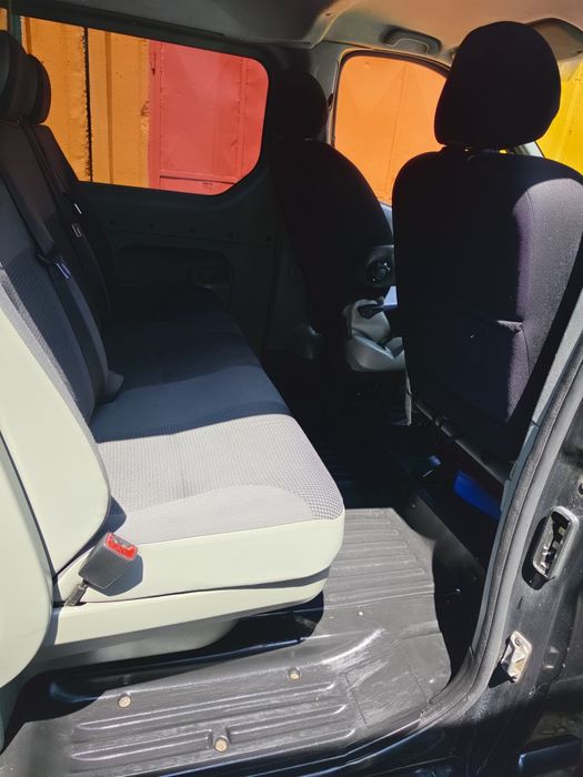 Vand opel vivaro 5 locuri l2h2