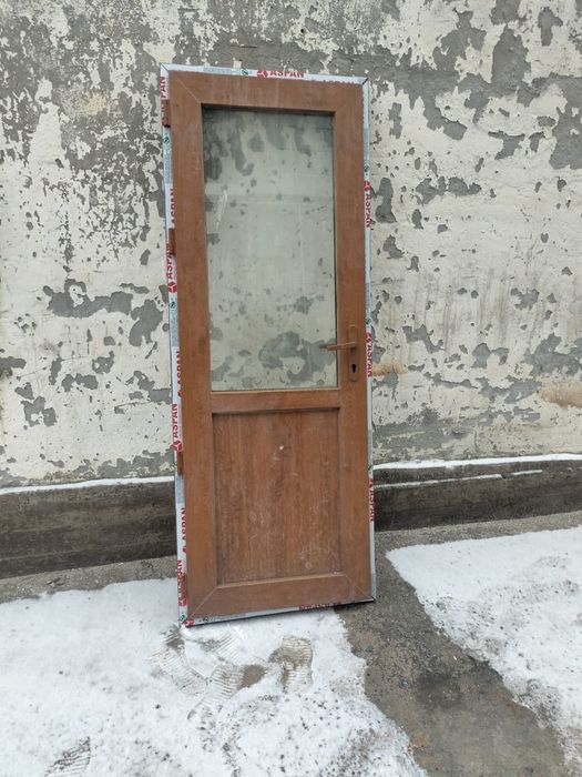 Пластиковые двери