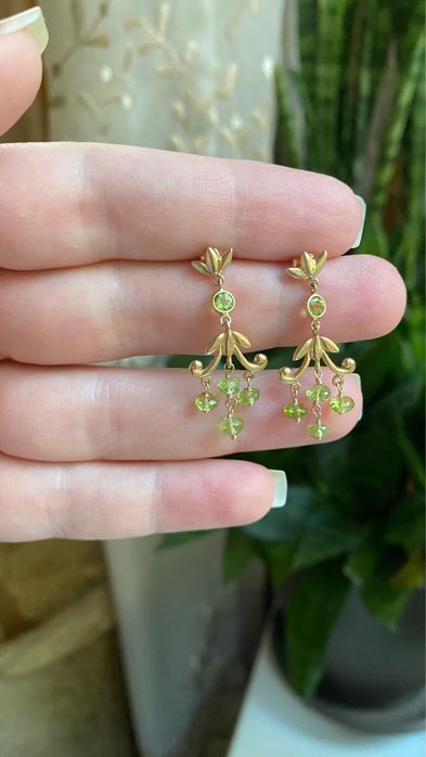 Золотые серьги с перидотом