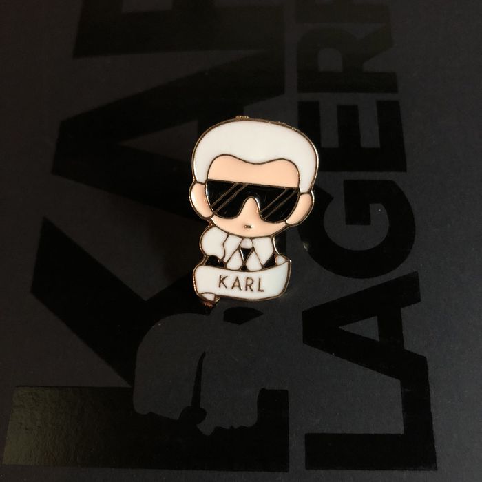 Брошка с Karl Lagerfeld