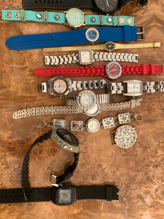 Timex Casio Raketa soatlar sotiladi