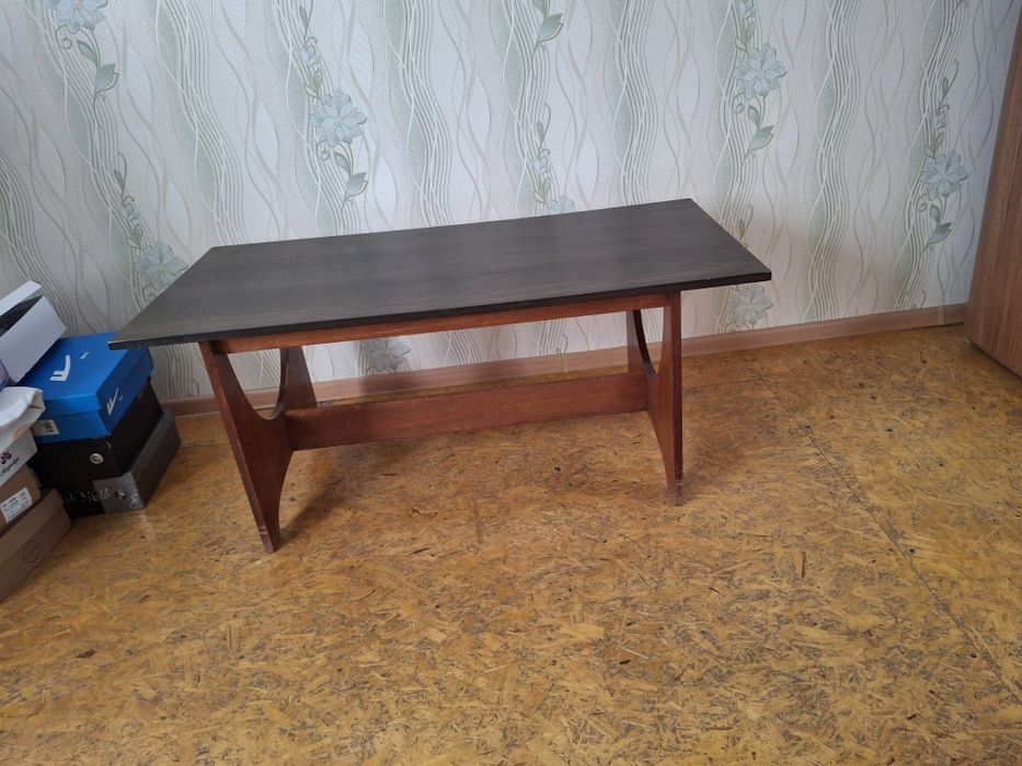 Журнальный столик