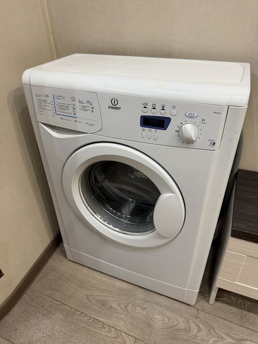 В продаже стиральная машина INDESIT
