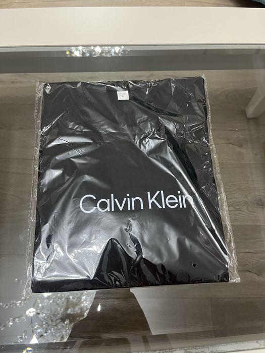 Продам футболки Calvin Klein