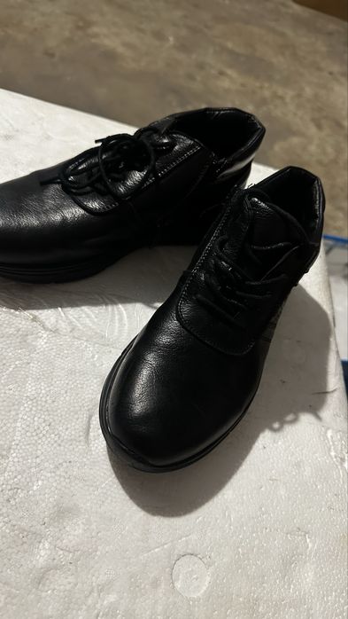 Продам туфли на мальчика