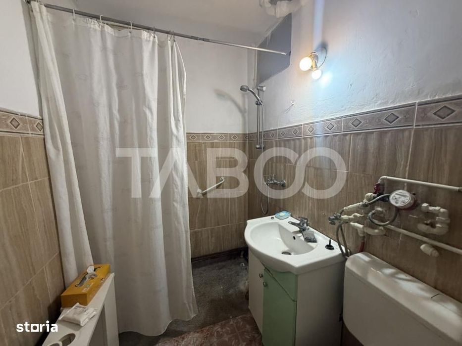 Apartament 2 camere decomandat parter gradina zona Negoiu